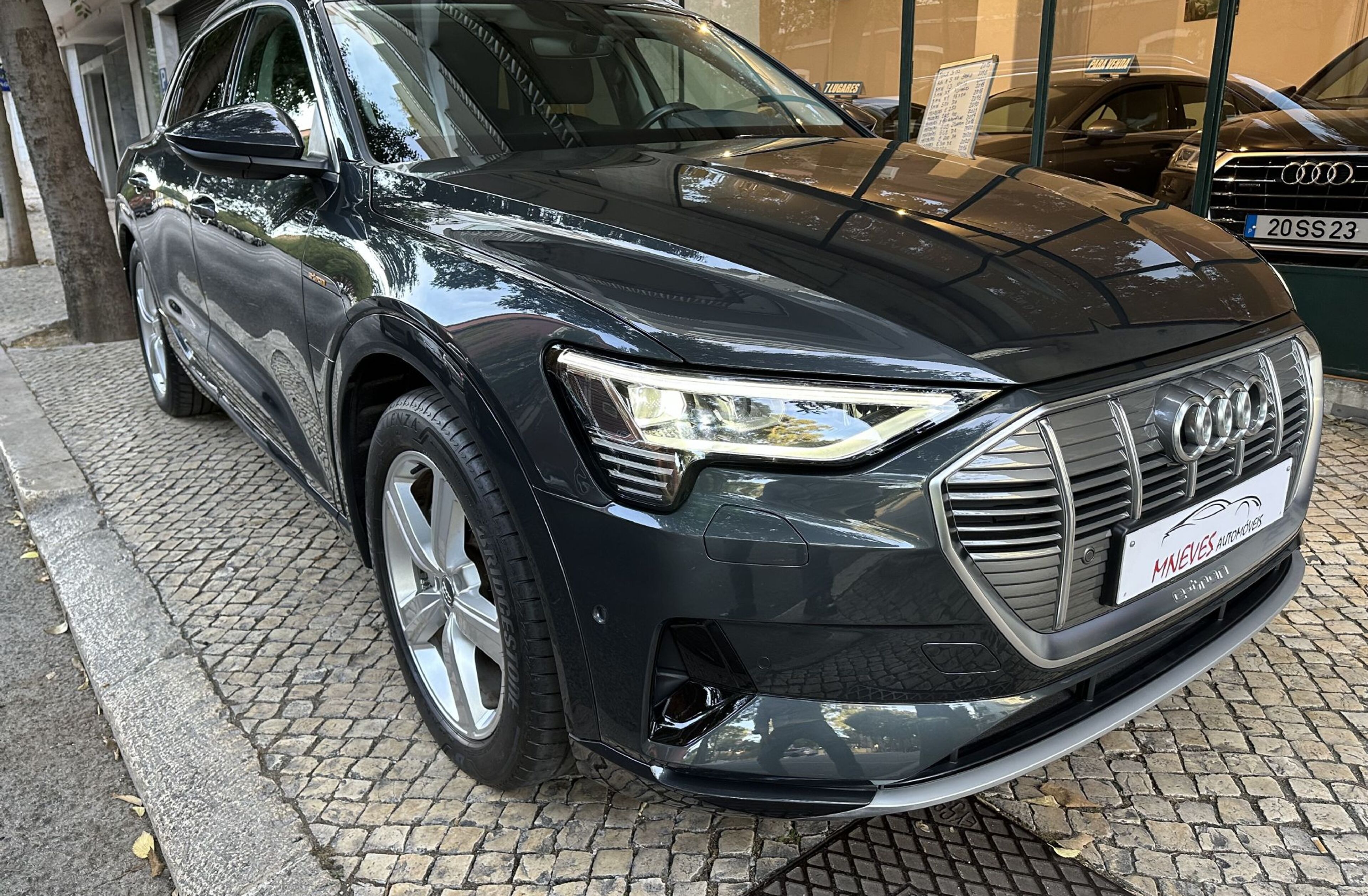 AUDI e-tron Elétrico