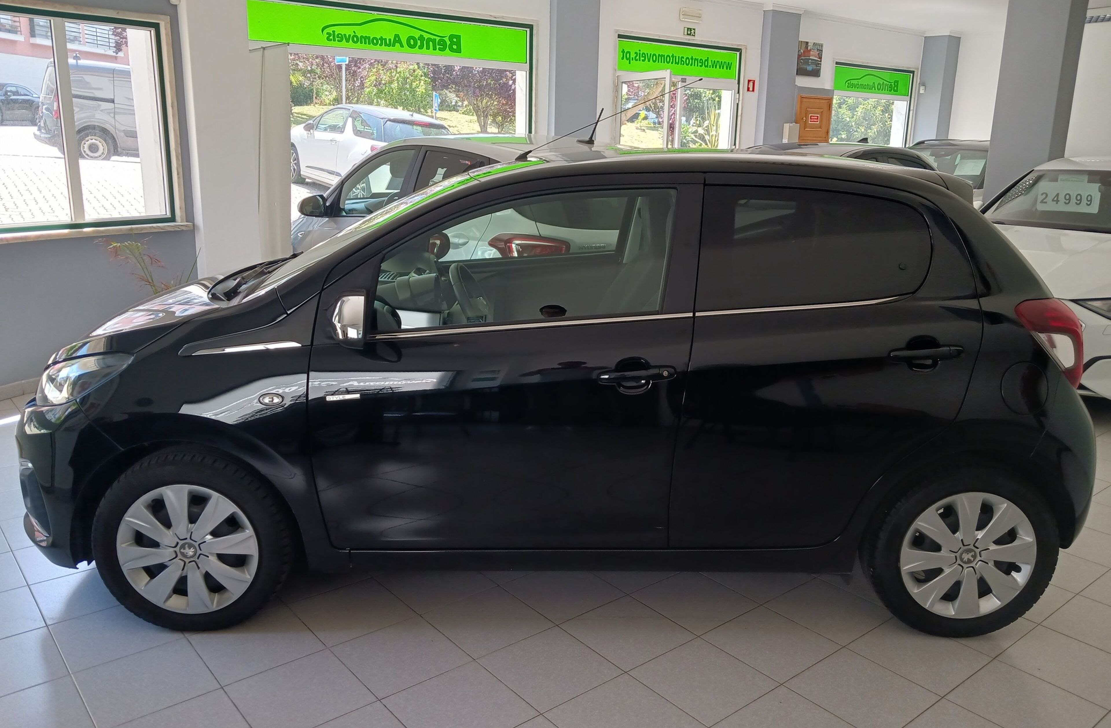 PEUGEOT 108 1.0 VTi Style