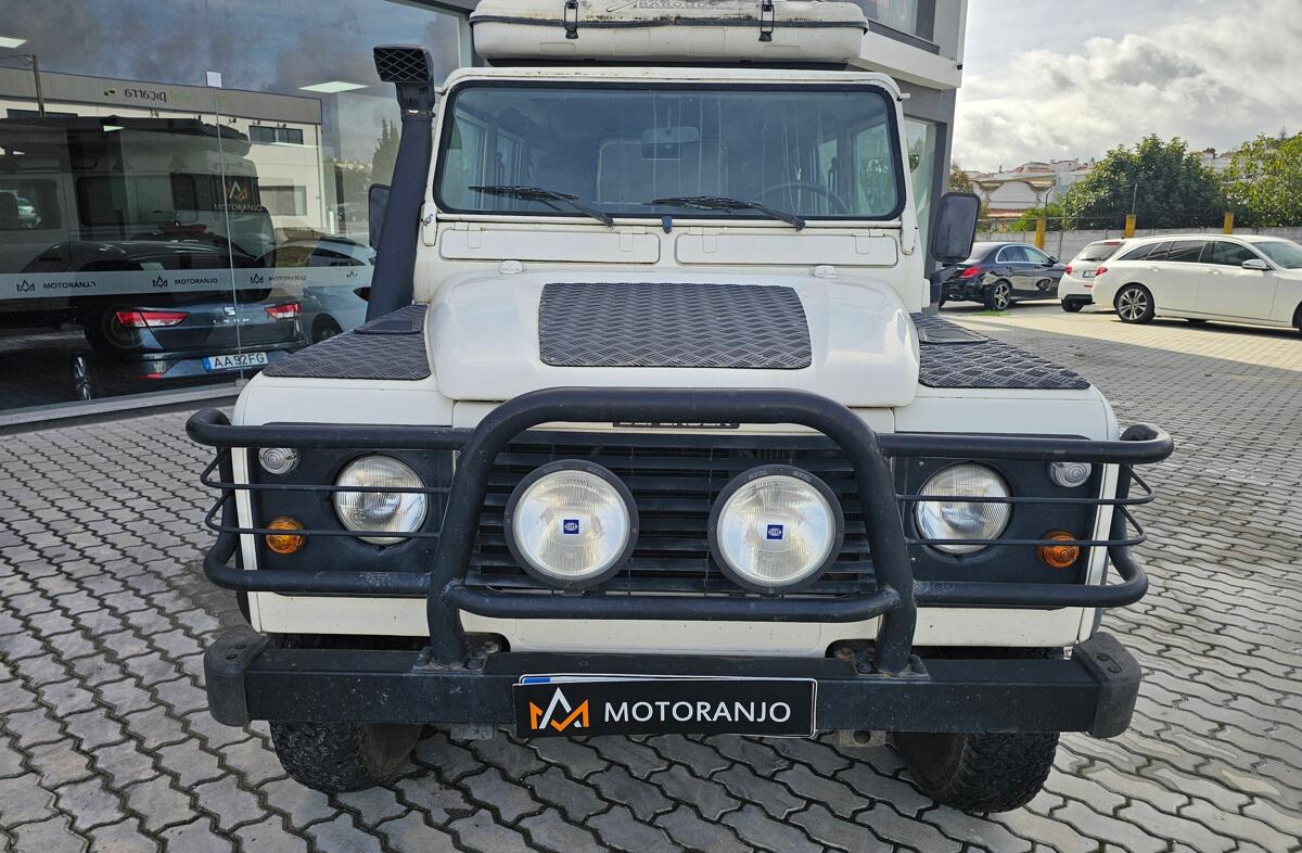 LAND ROVER Defender 110 2.5 TDi Metal Top