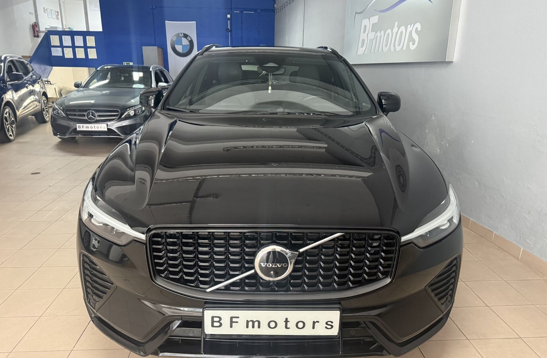 VOLVO XC60 2.0 B4 Plus Dark