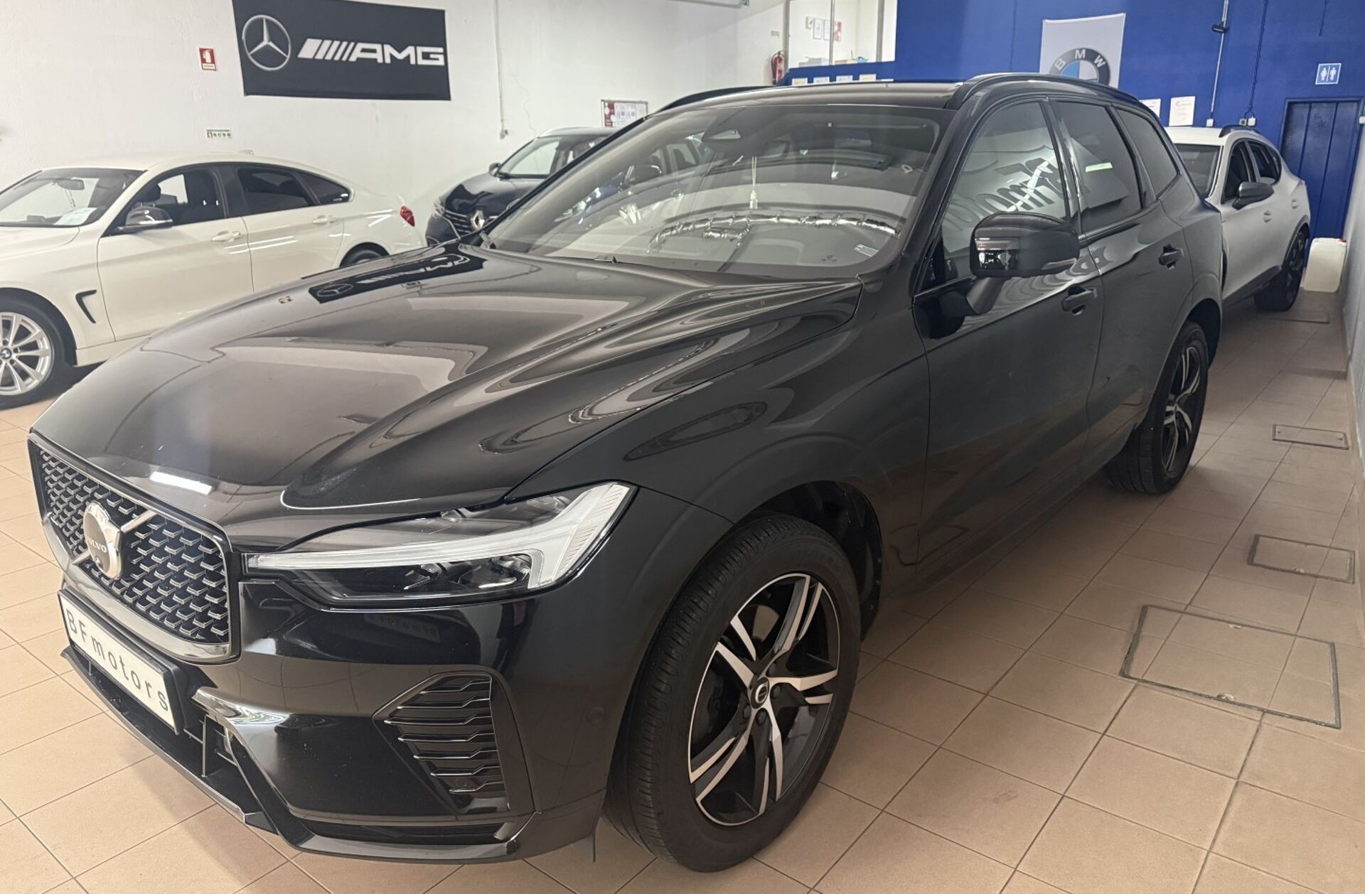 VOLVO XC60 2.0 B4 Plus Dark