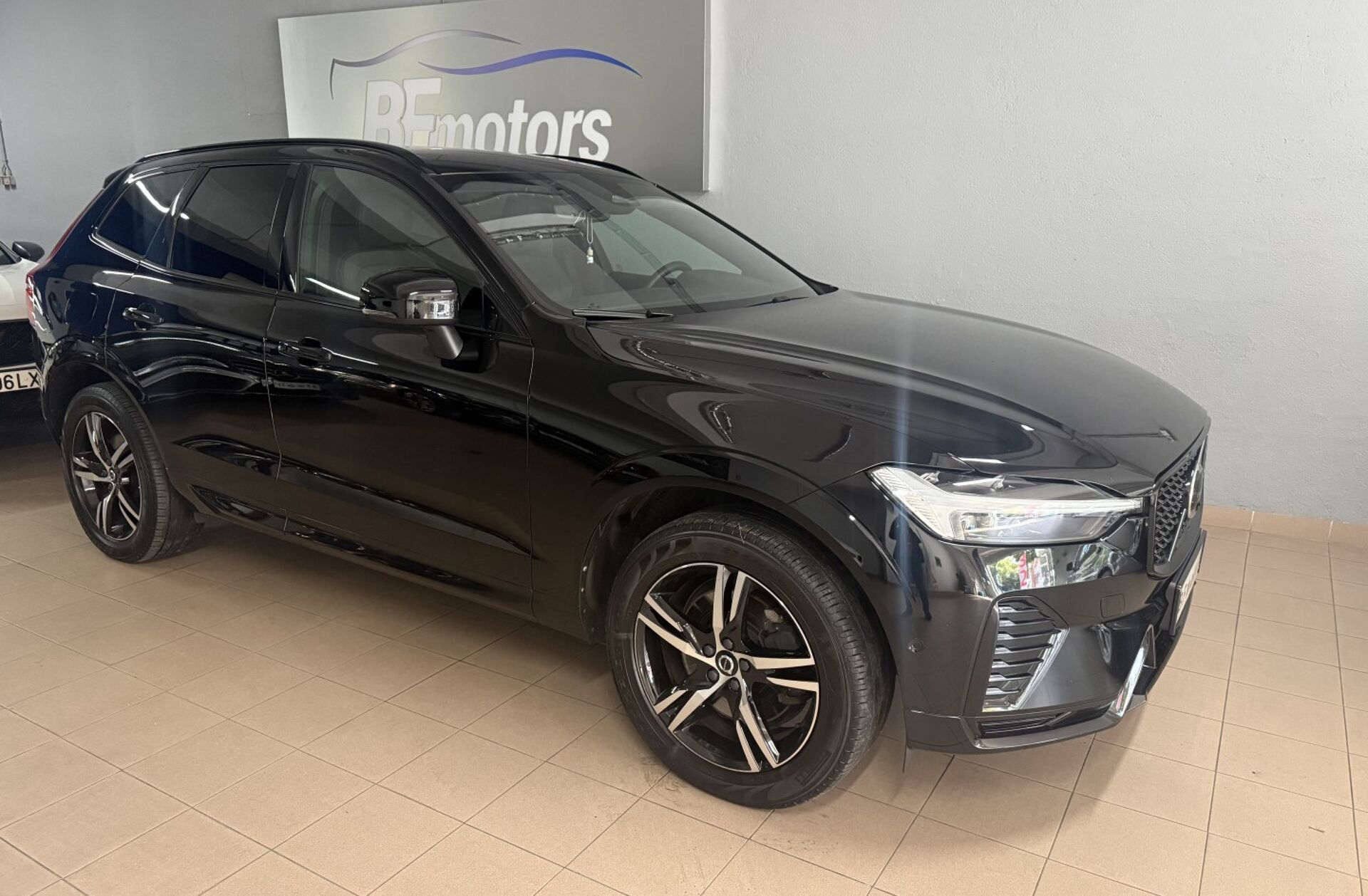 VOLVO XC60 2.0 B4 Plus Dark