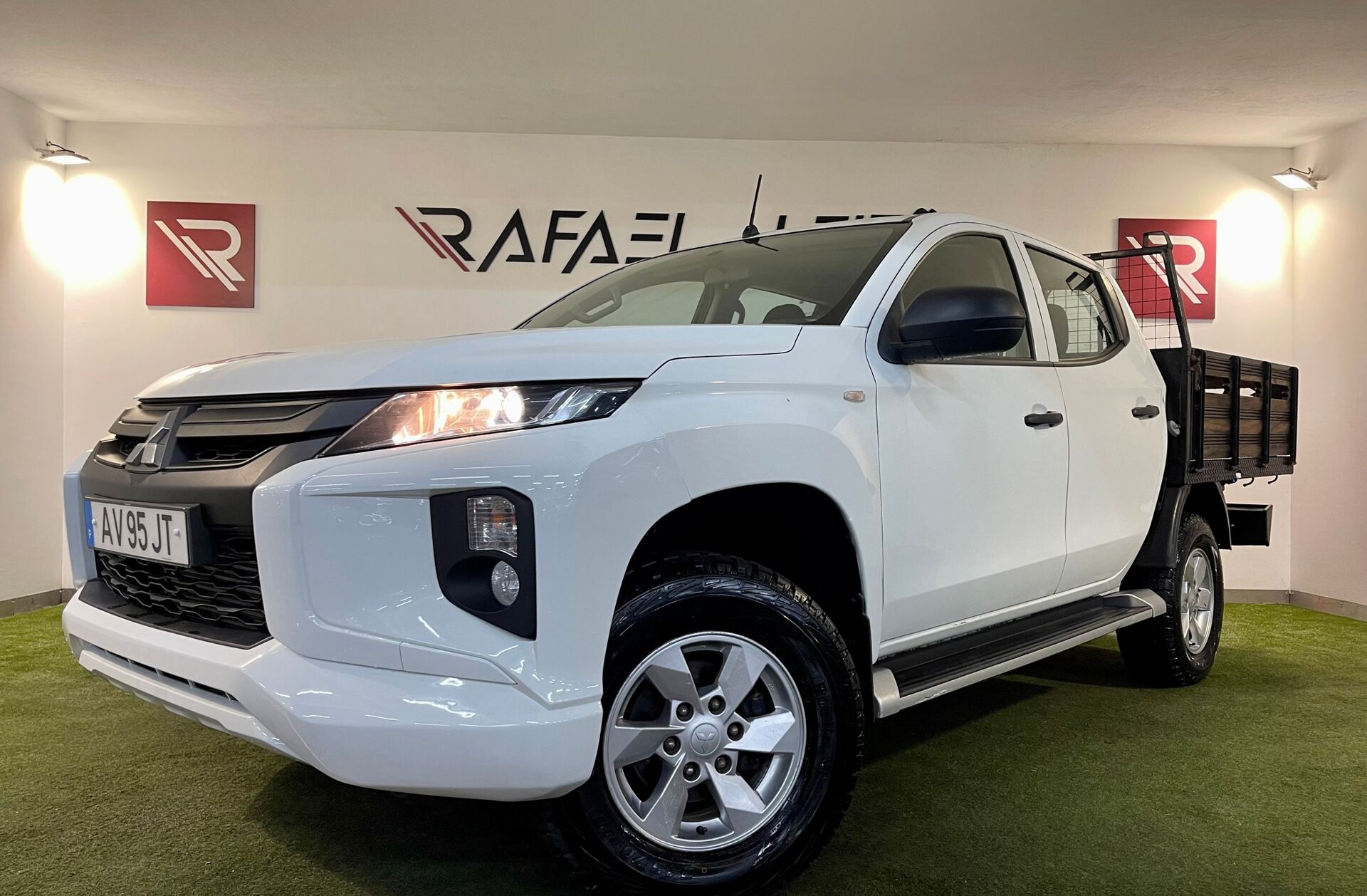 MITSUBISHI L 200 2.3 DI-D CD Invite 2WD