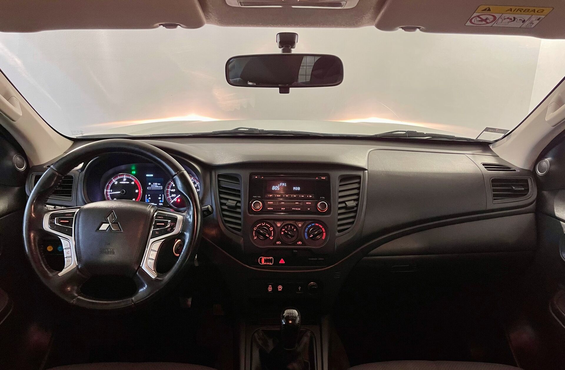 MITSUBISHI L 200 2.3 DI-D CD Invite 2WD