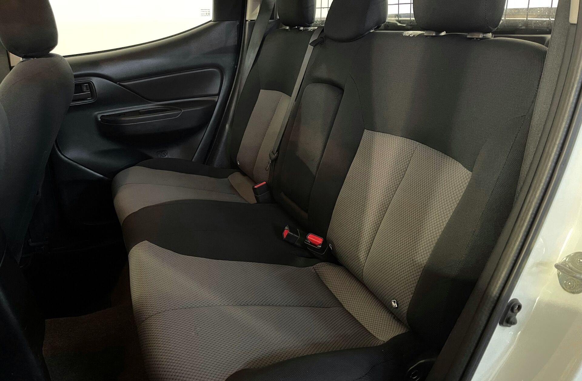 MITSUBISHI L 200 2.3 DI-D CD Invite 2WD