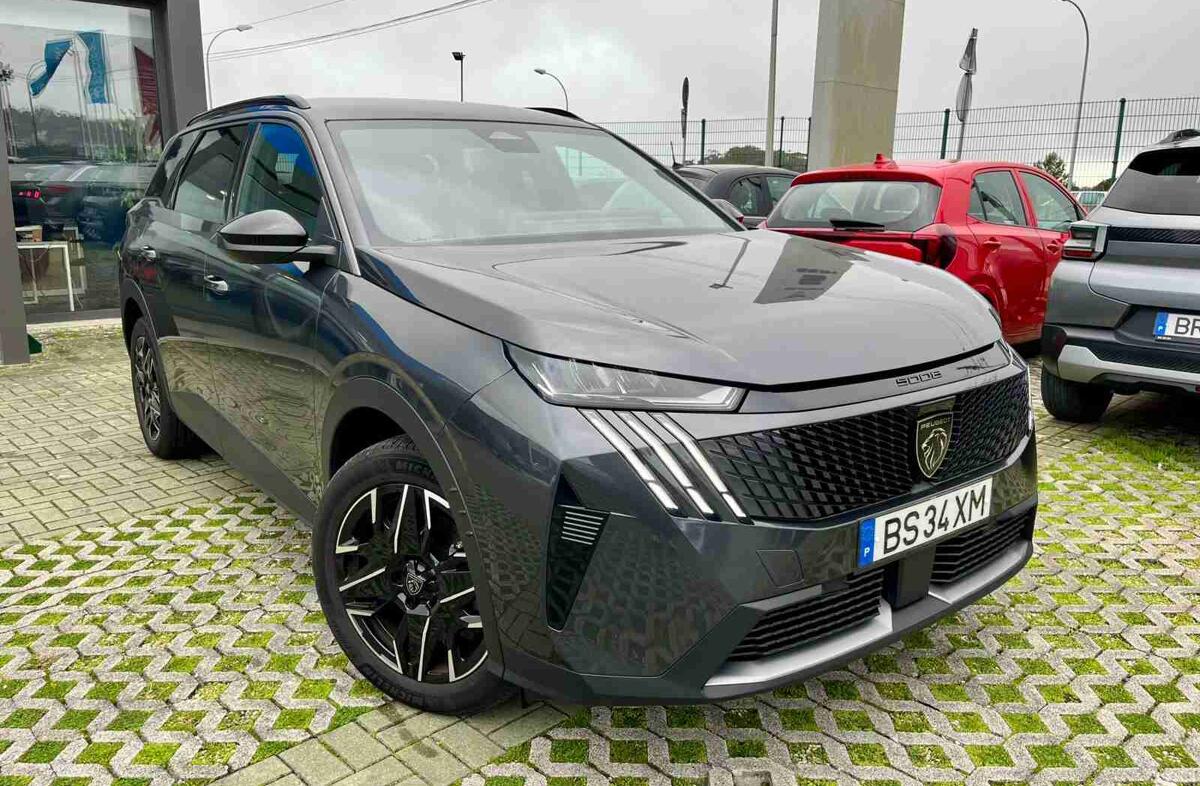 PEUGEOT 5008 1.2 Hybrid Allure e-DCS6