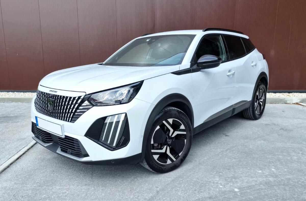 PEUGEOT 2008 1.2 PureTech Allure EAT8