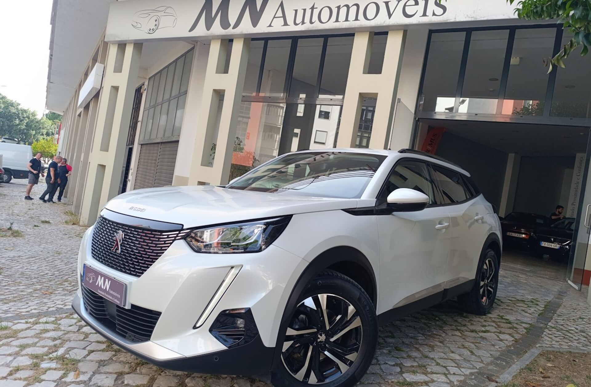 PEUGEOT 2008 1.2 PureTech Allure EAT8