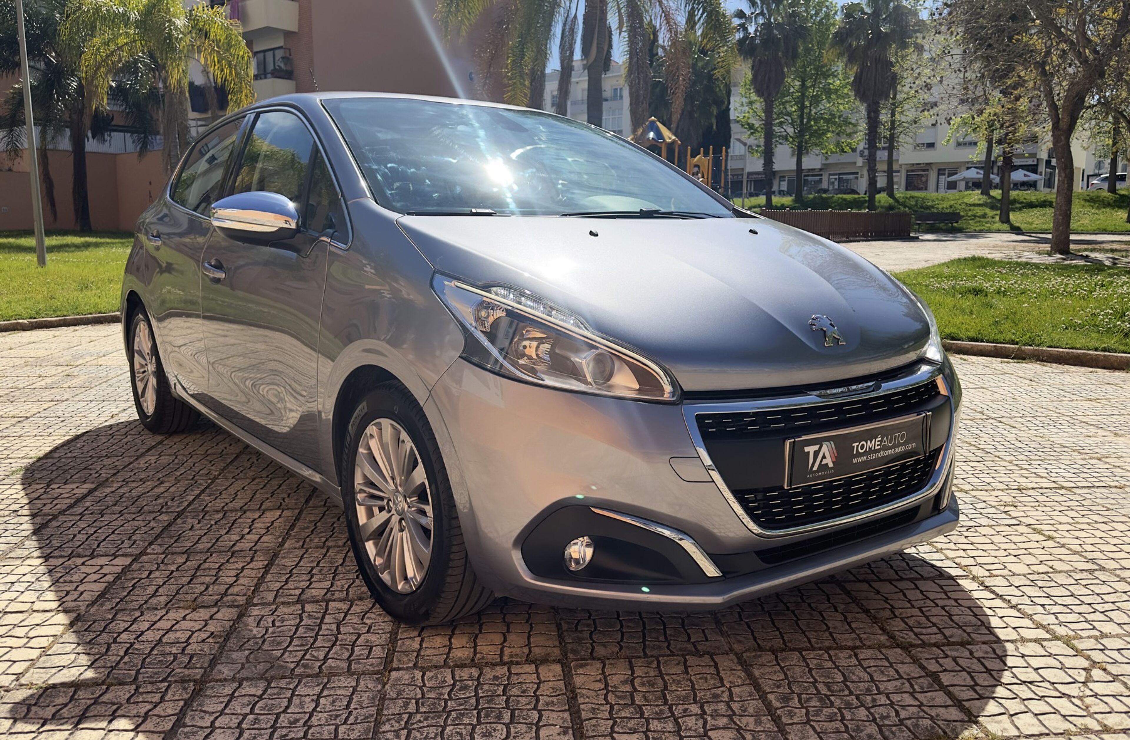 PEUGEOT 208 1.2 PureTech Allure