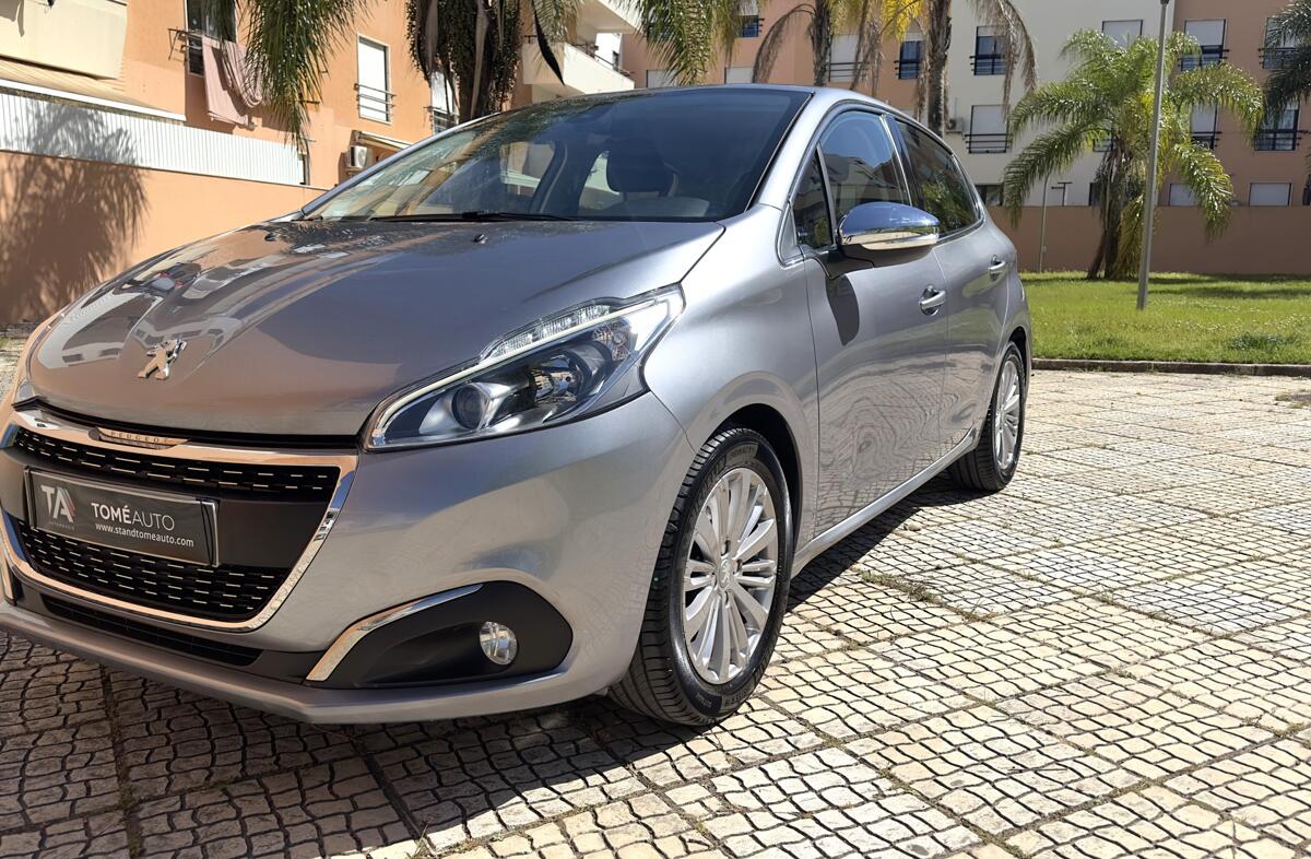 PEUGEOT 208 1.2 PureTech Allure