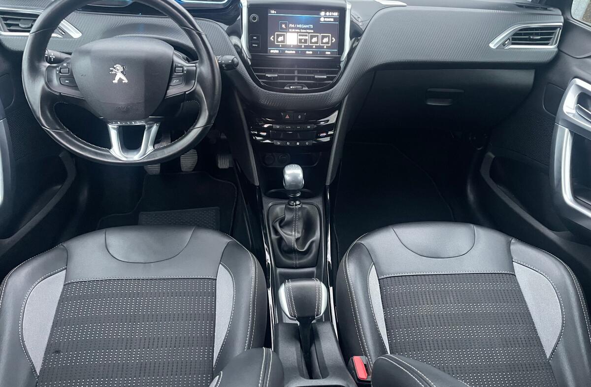 PEUGEOT 2008 1.2 PureTech Allure