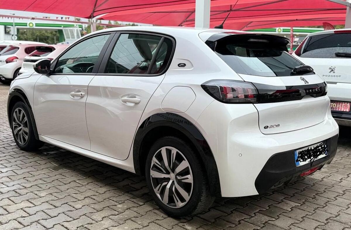 PEUGEOT 208 1.2 PureTech Allure EAT8