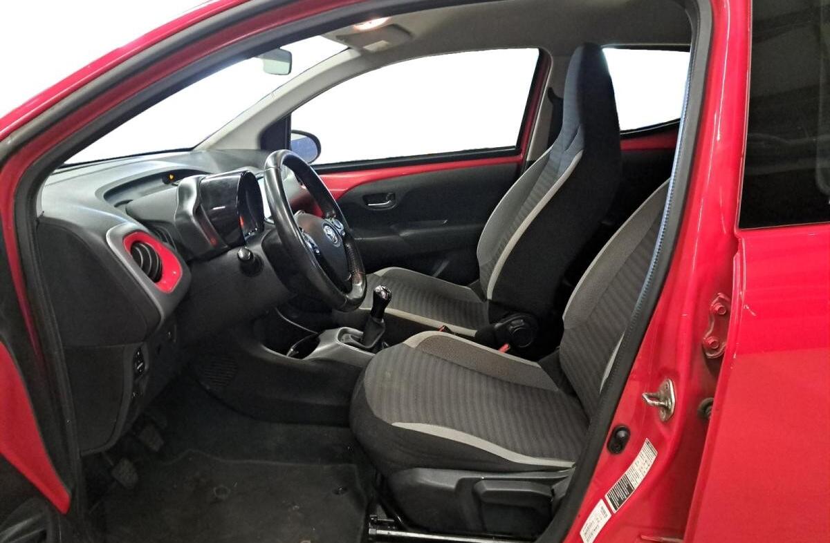 TOYOTA Aygo 1.0 X-Play