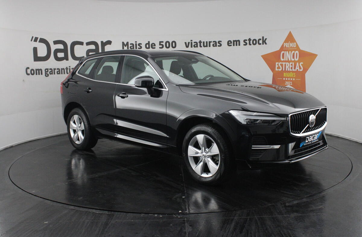 VOLVO XC60 2.0 B4 Momentum Plus