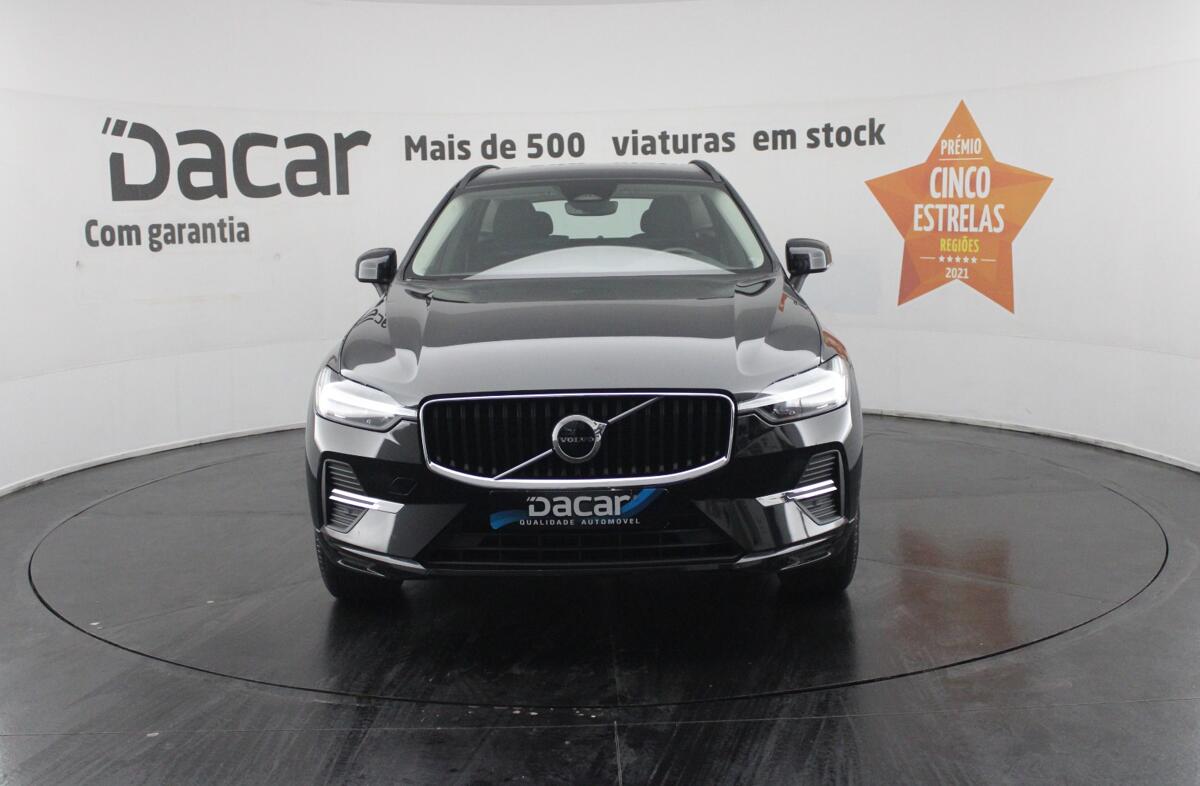 VOLVO XC60 2.0 B4 Momentum Plus