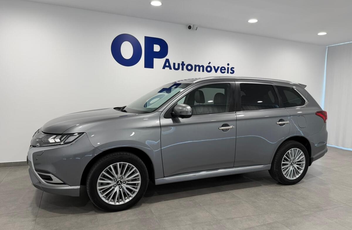 MITSUBISHI Outlander 2.4 PHEV Intense