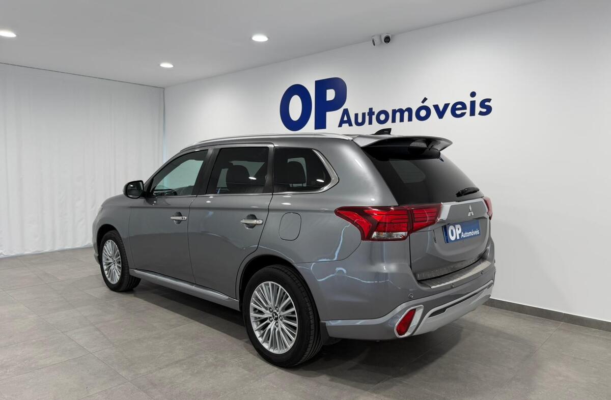 MITSUBISHI Outlander 2.4 PHEV Intense