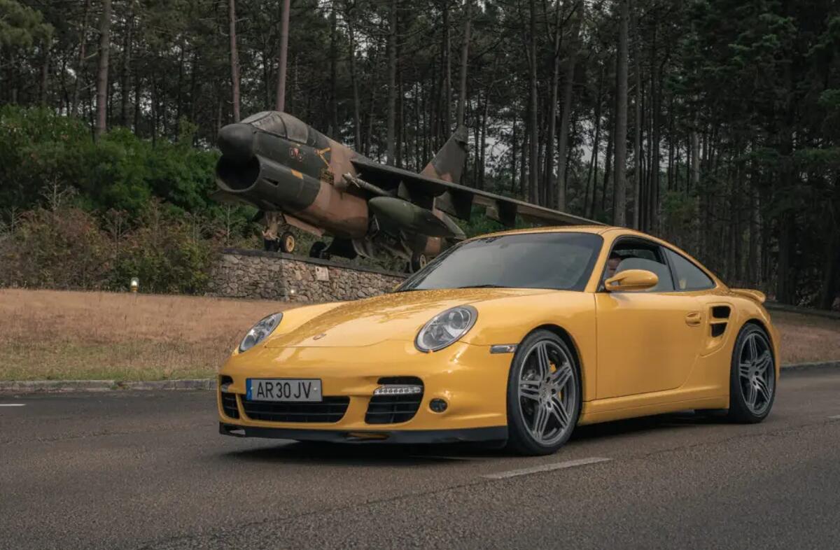 PORSCHE 911 Carrera 4 S