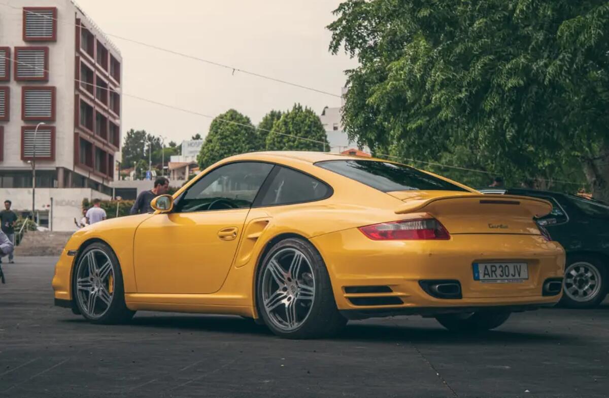 PORSCHE 911 Carrera 4 S