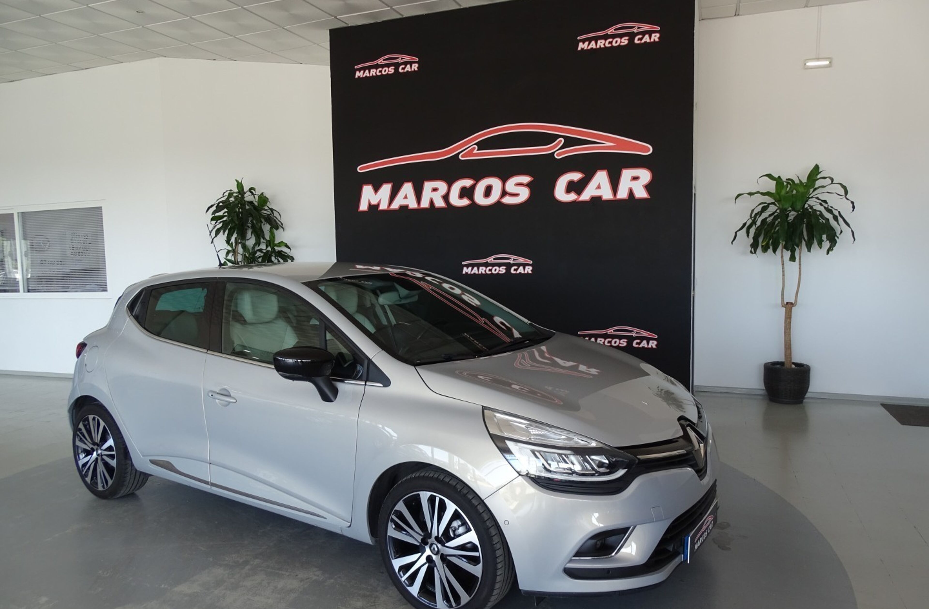 RENAULT Clio ENERGY TCe 120 INITIALE PARIS