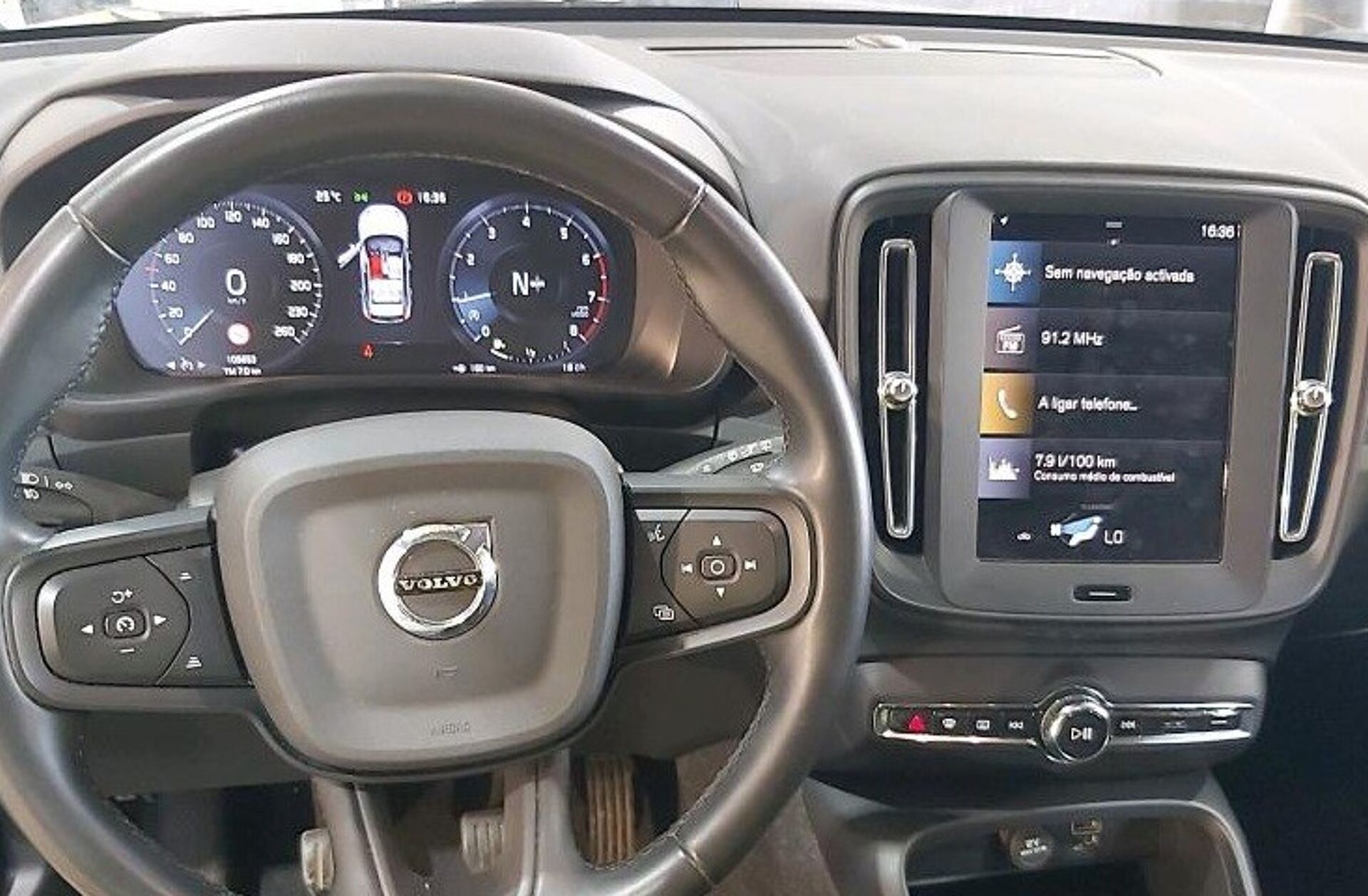 VOLVO XC40 1.5 T2 Momentum Core