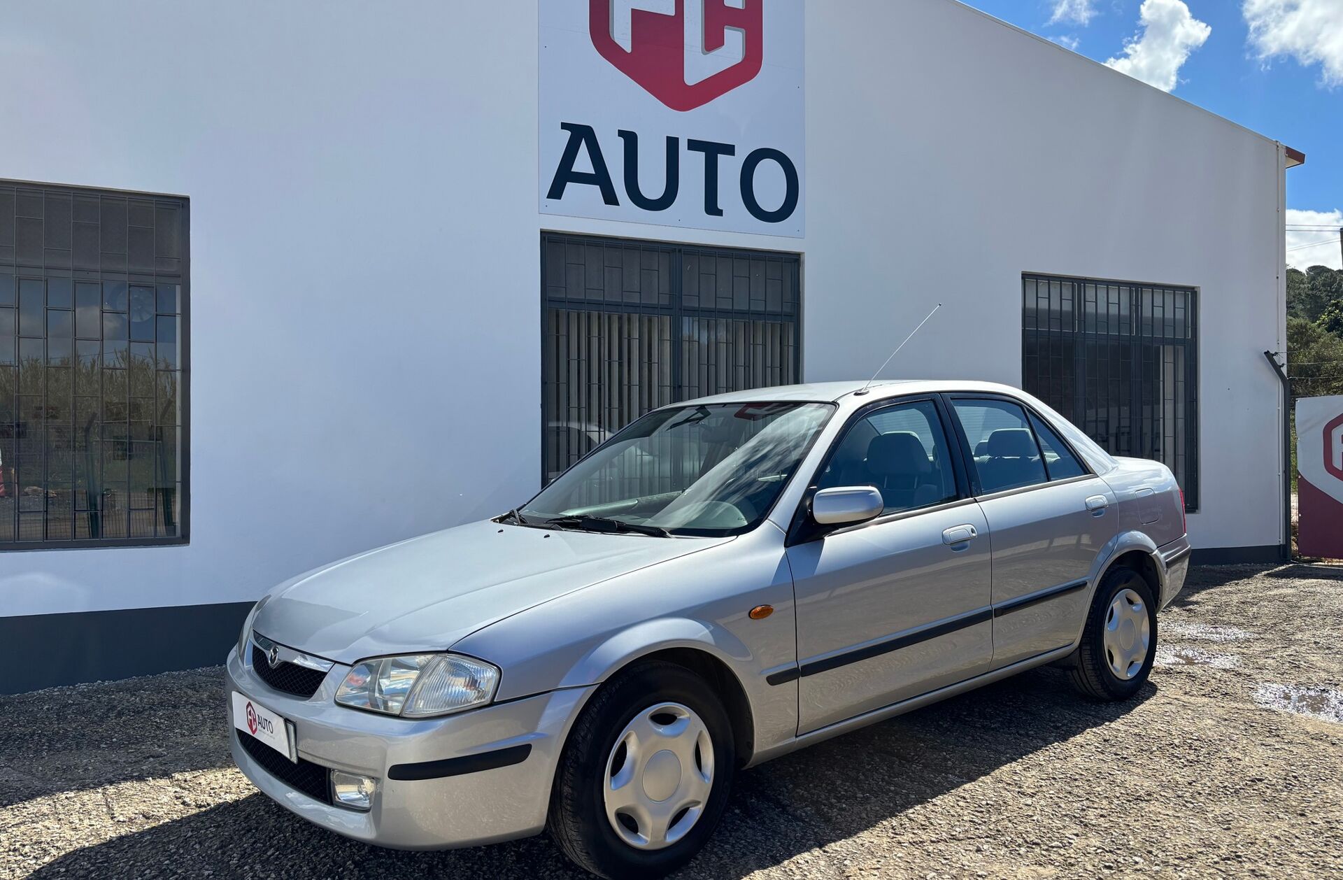 MAZDA 323 F
