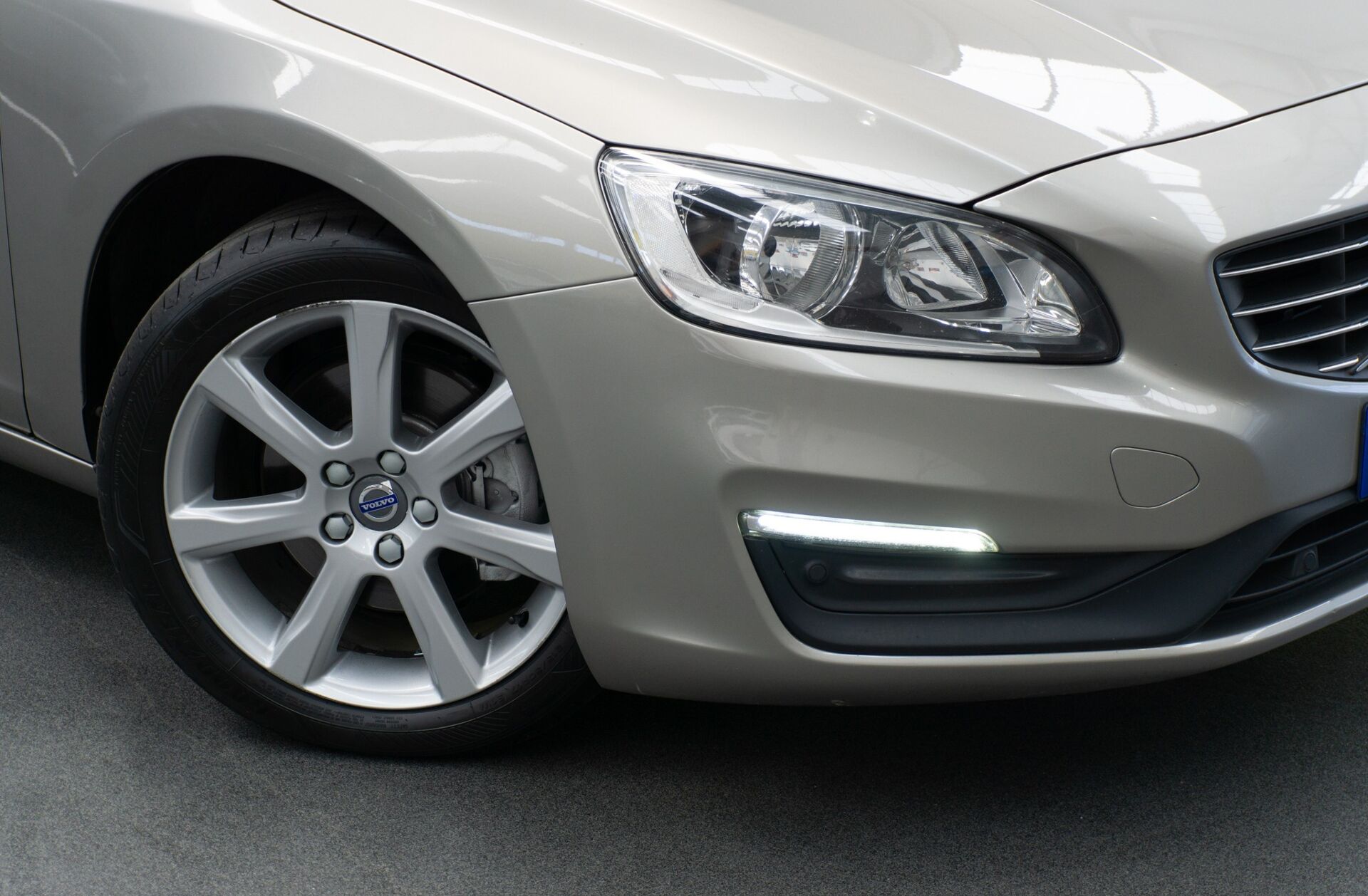 VOLVO V60 2.0 D4 Momentum Geartronic