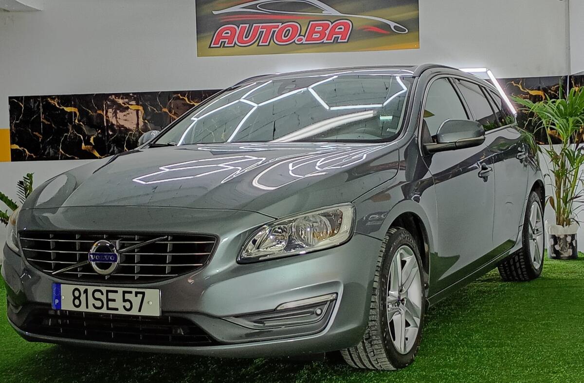 VOLVO V60 2.0 D2 R-Design Momentum