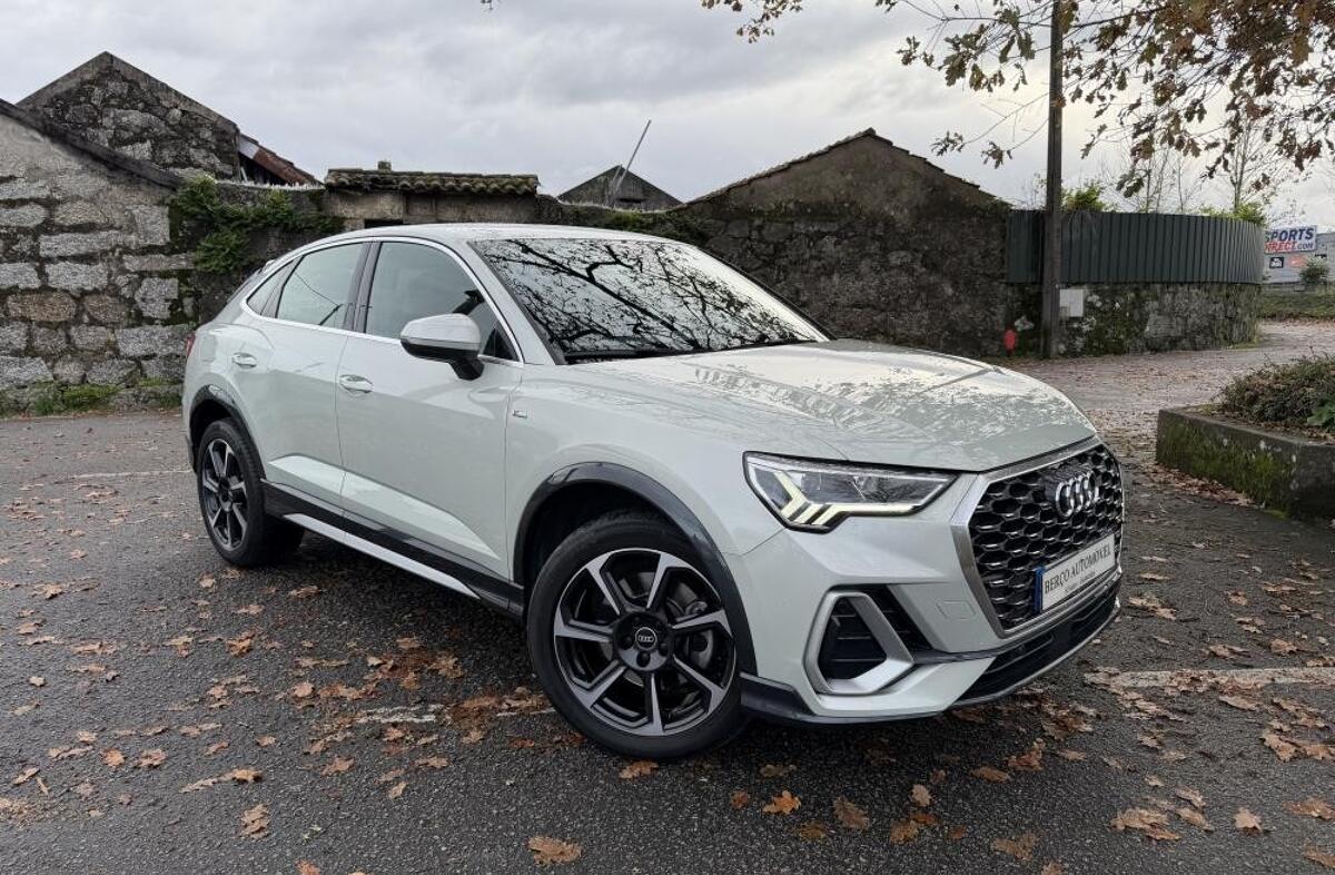 AUDI Q3 45 TFSIe S line S tronic