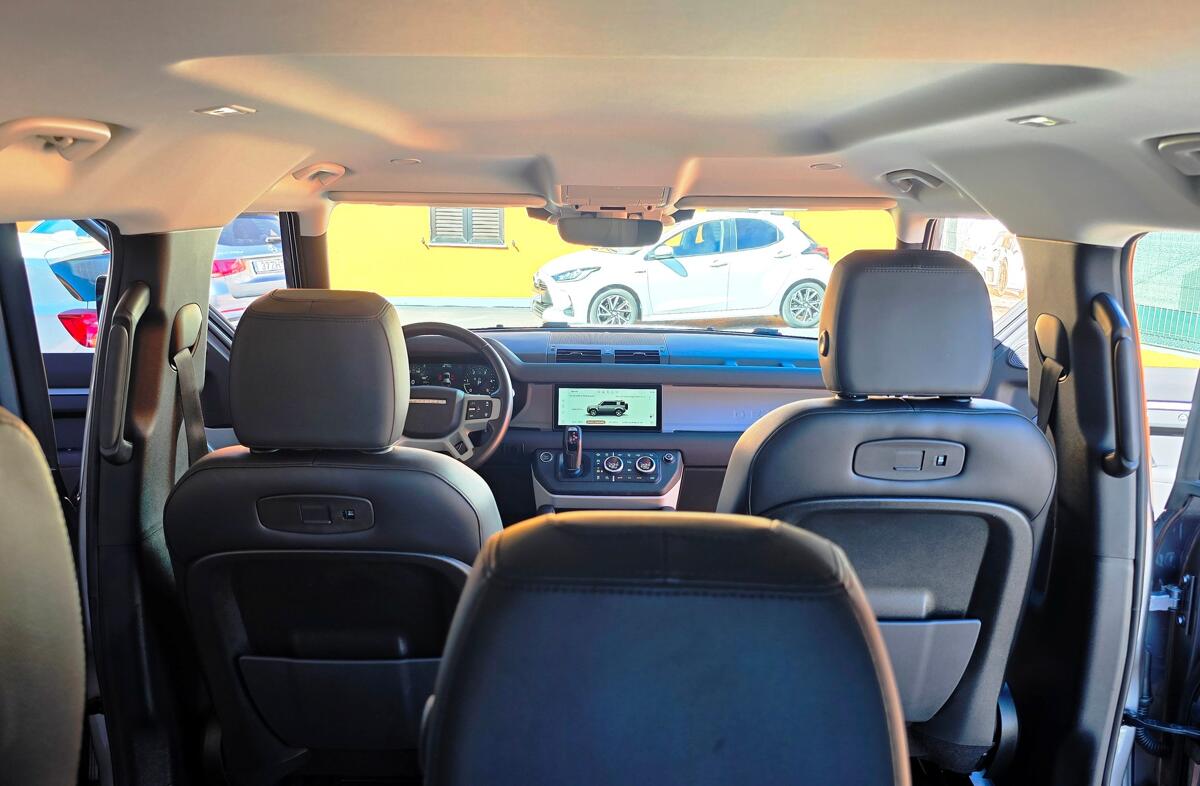 LAND ROVER Defender 2.0 D 110 AWD S