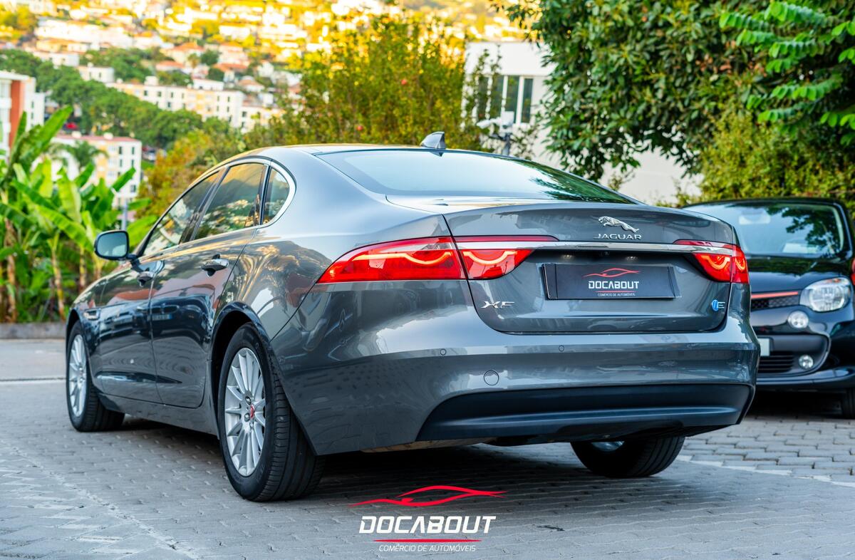 JAGUAR XF 2.0 D Prestige Aut.