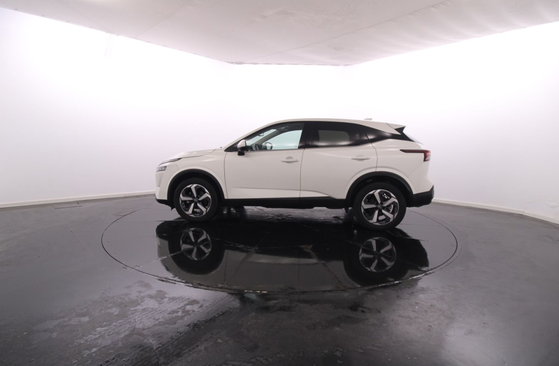NISSAN Qashqai 1.3 DIG-T N-Connecta LED Xtronic