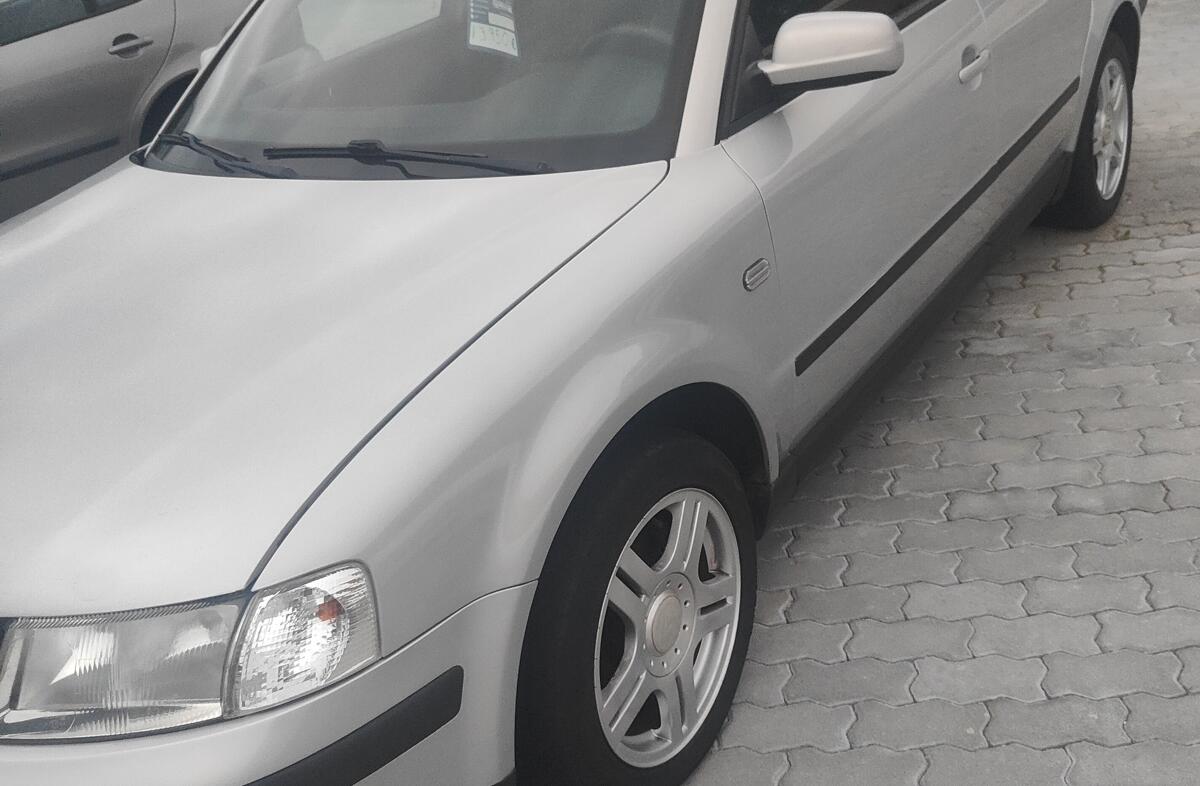 VOLKSWAGEN Passat 1.9 TDi Trendline