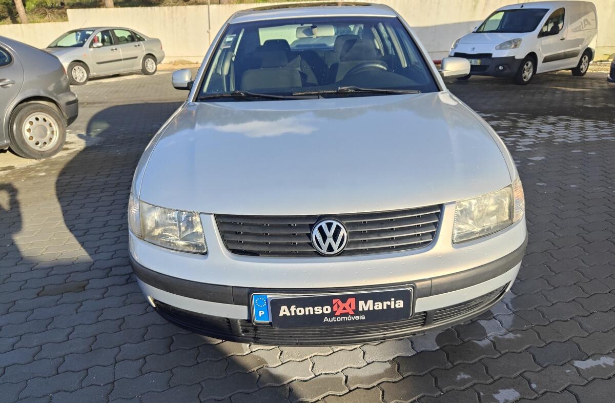 VOLKSWAGEN Passat 1.9 TDi Trendline