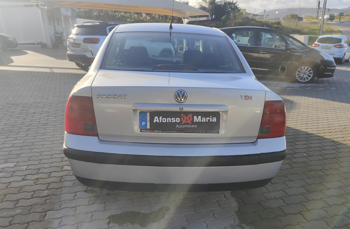 VOLKSWAGEN Passat 1.9 TDi Trendline