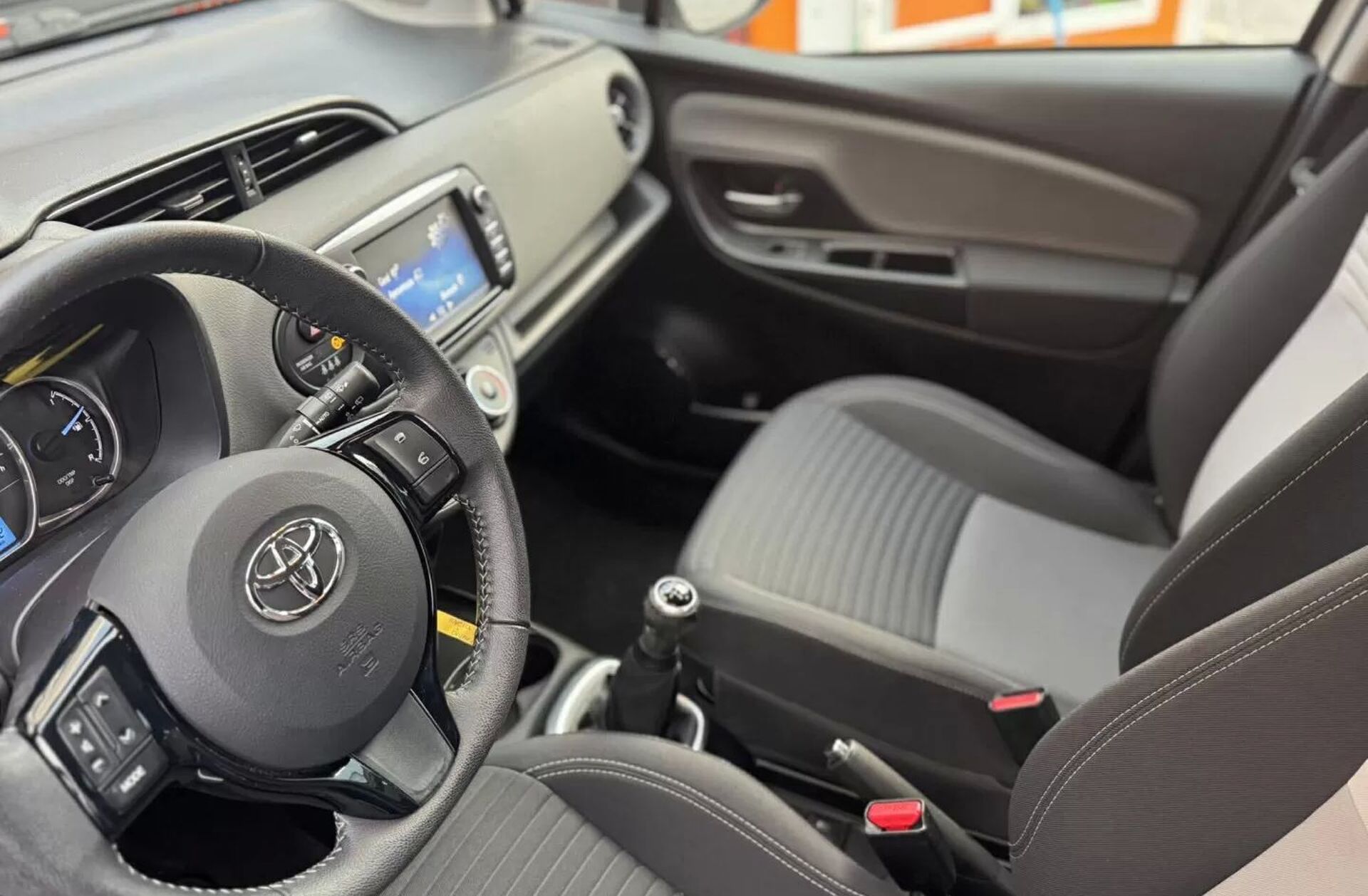 TOYOTA Yaris 1.0 VVT-i Comfort