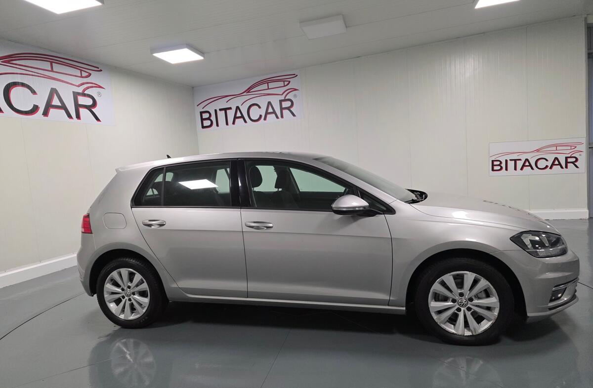 VOLKSWAGEN Golf 1.6 TDI Confortline