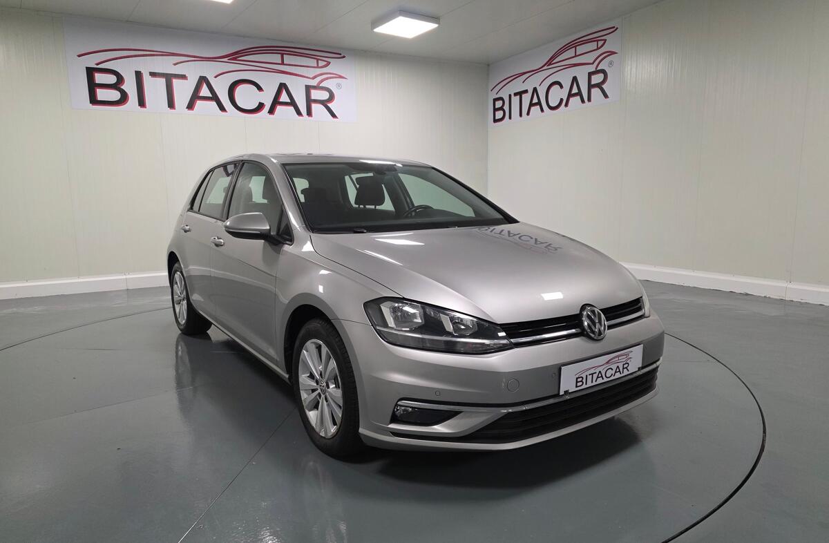 VOLKSWAGEN Golf 1.6 TDI Confortline