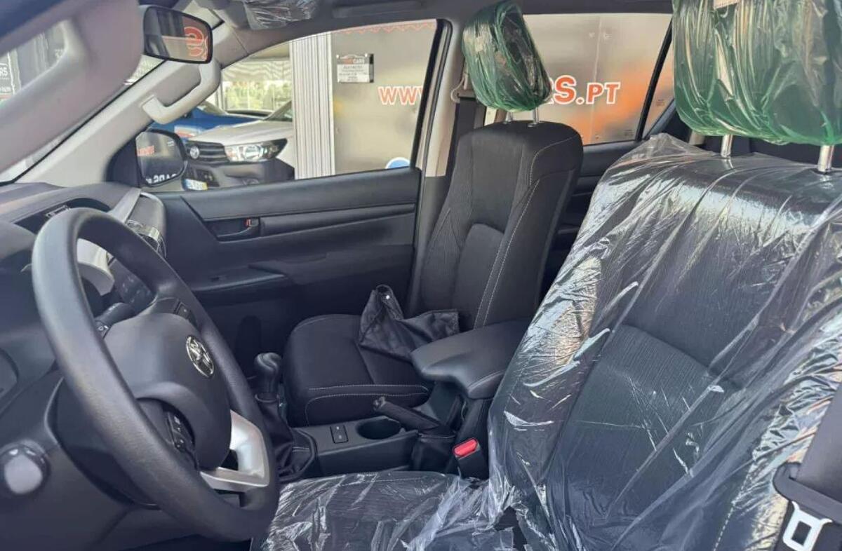 TOYOTA Hilux 2.4 D-4D 4WD Tracker