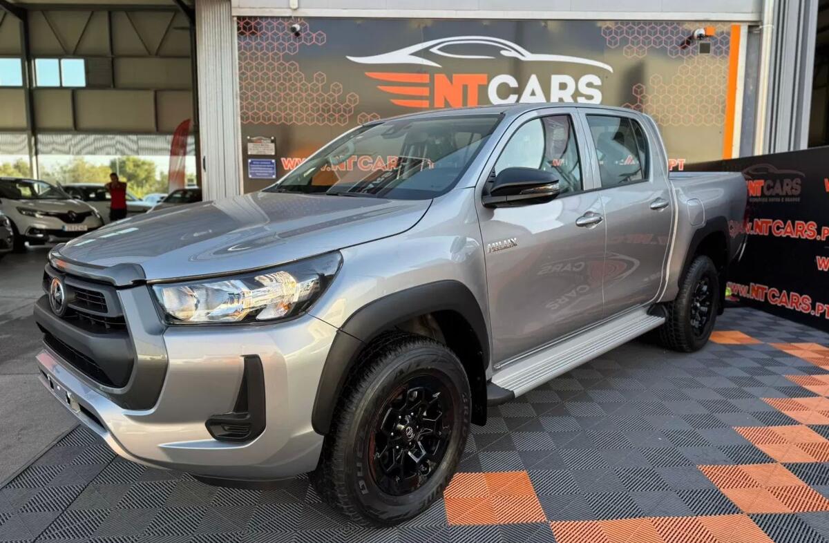 TOYOTA Hilux 2.4 D-4D 4WD Tracker