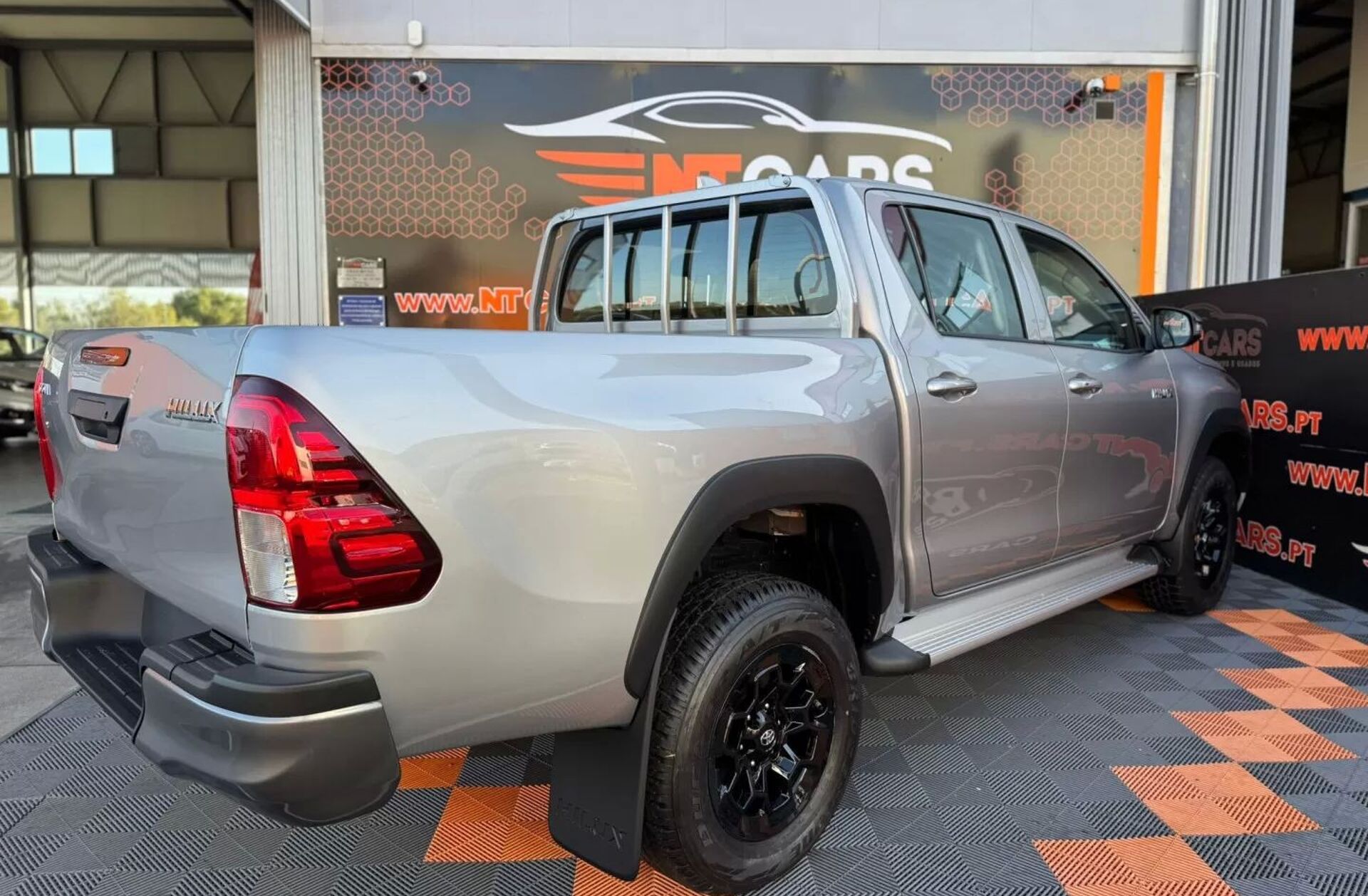 TOYOTA Hilux 2.4 D-4D 4WD Tracker