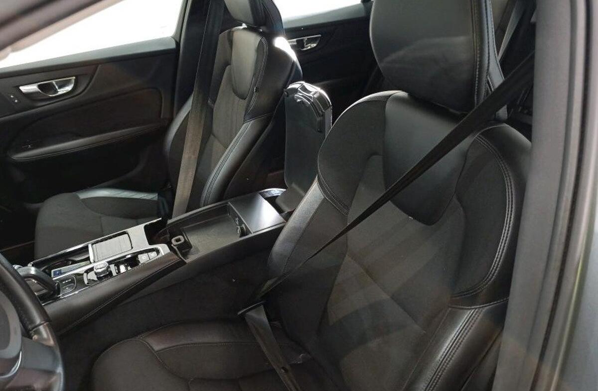 VOLVO V60 2.0 T8 AWD TE Momentum