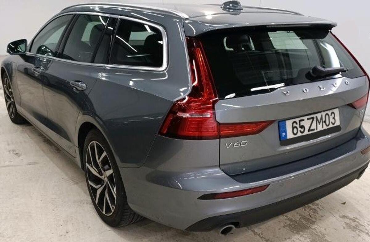 VOLVO V60 2.0 T8 AWD TE Momentum