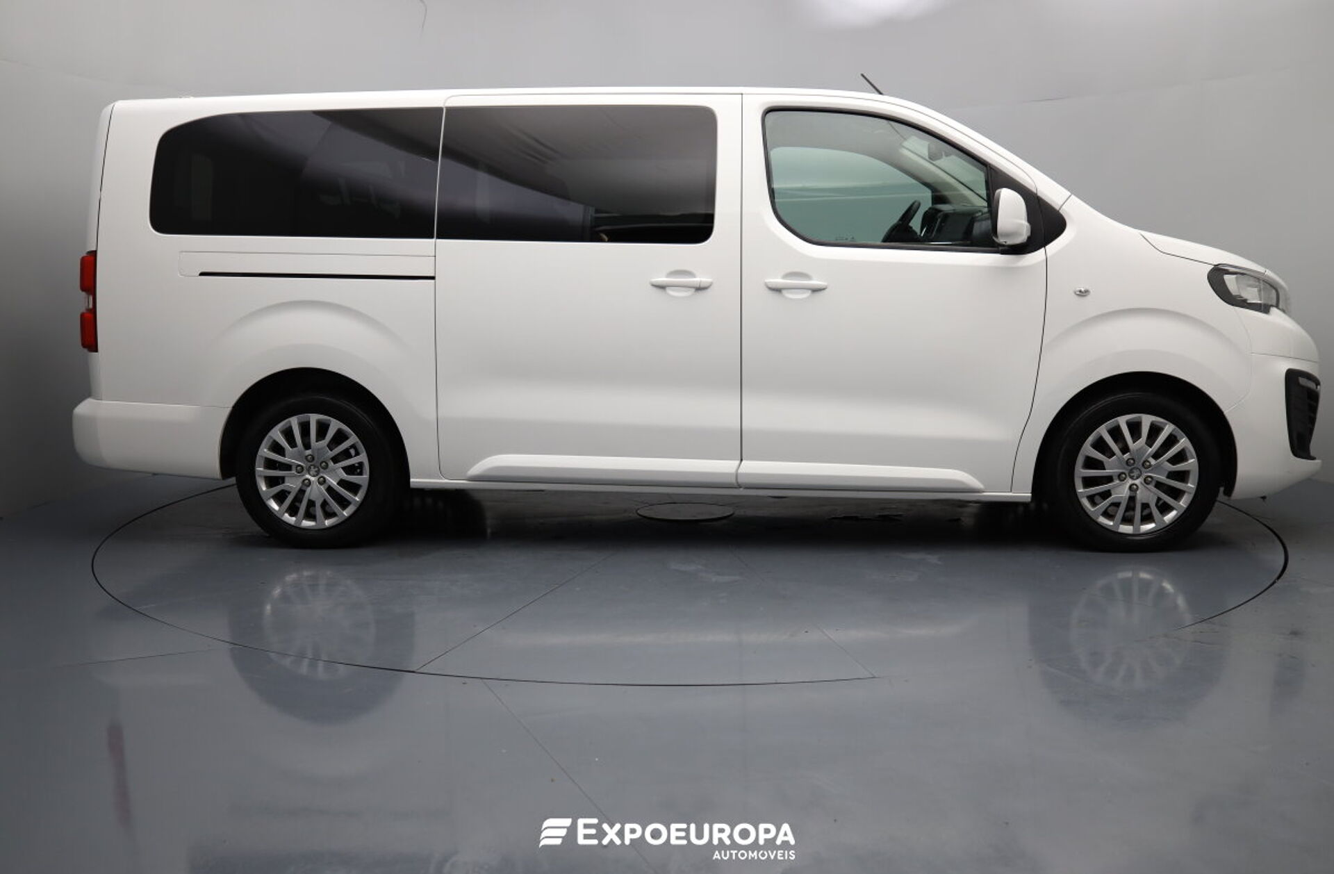 PEUGEOT Traveller 1.5 BlueHDi L2H1 Standard