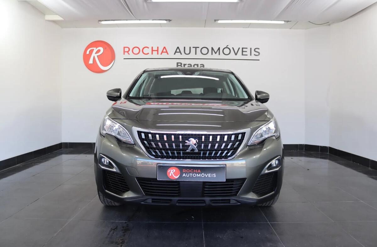 PEUGEOT 5008 1.2 PureTech Allure