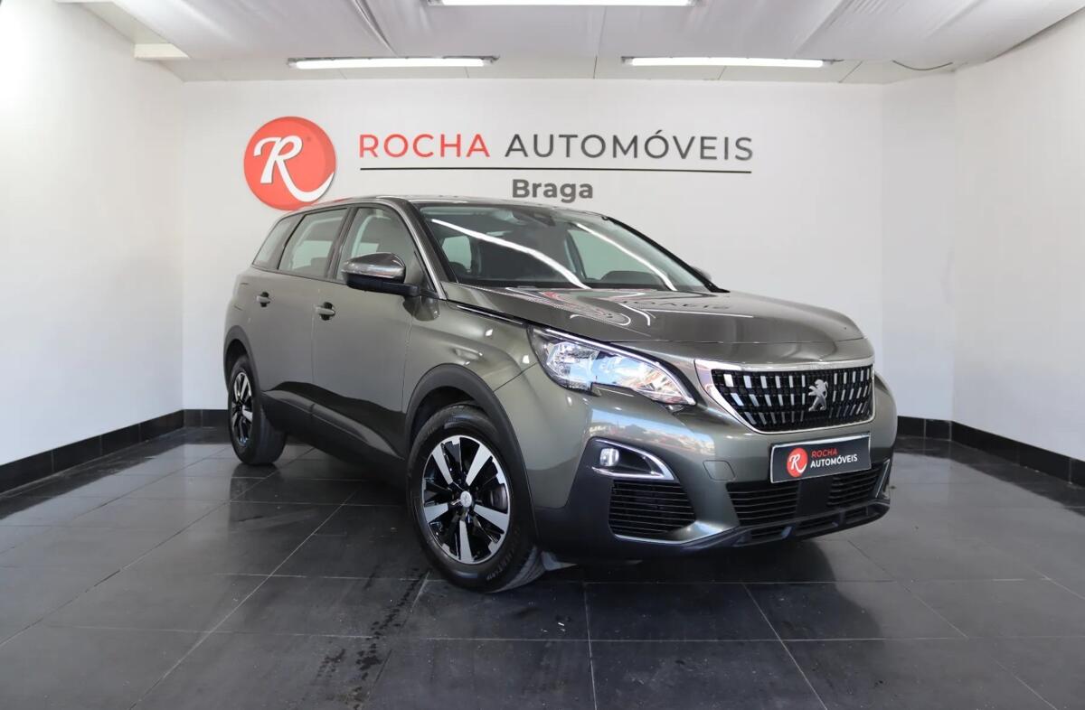 PEUGEOT 5008 1.2 PureTech Allure