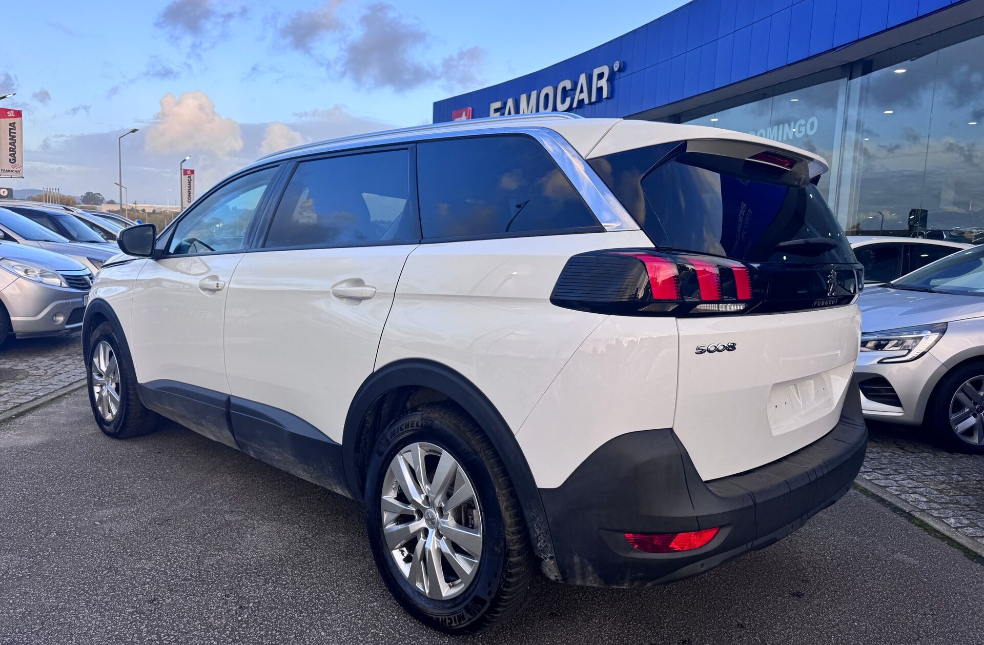 PEUGEOT 5008 1.2 PureTech Active