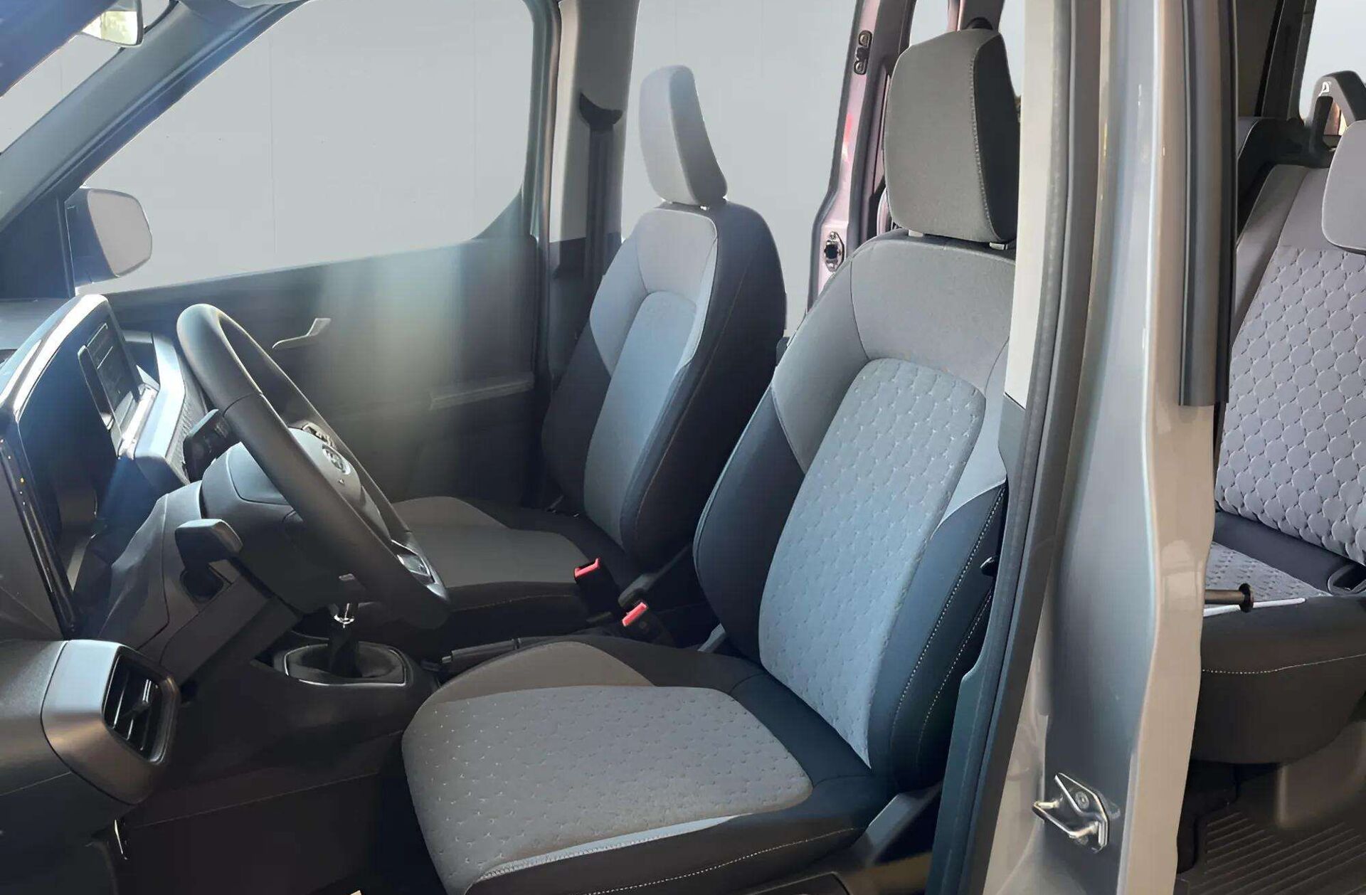 FORD Courier Tourneo  1.0 EcoBoost Titanium