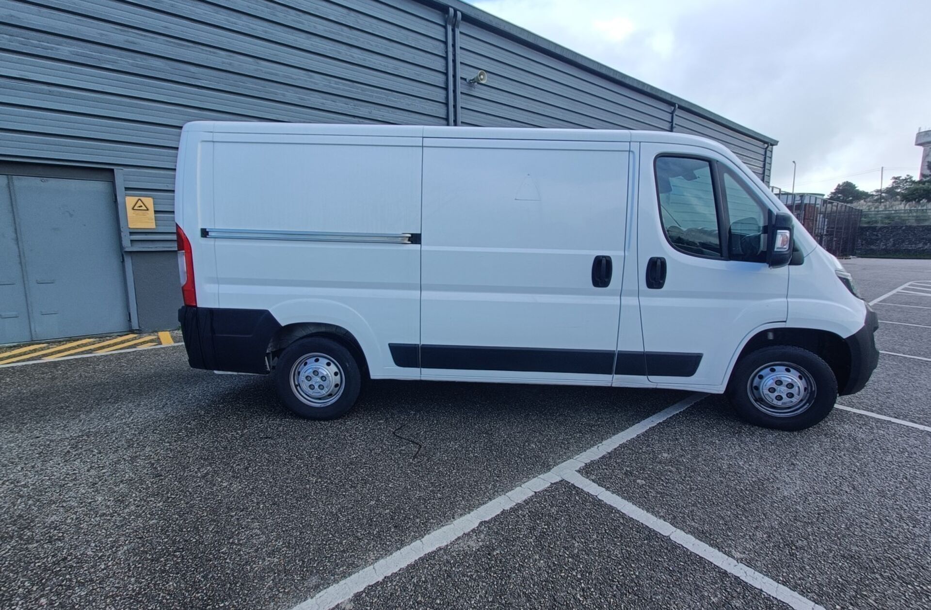 PEUGEOT Boxer 2.2 BlueHDi 333 L1H1 Pro