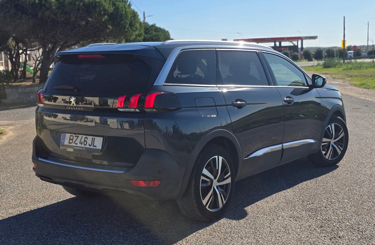 PEUGEOT 5008 1.5 BlueHDi Allure